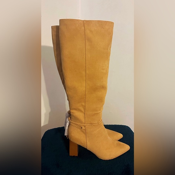 NWOB JustFab Tan Faux Suede Boots Size 10 - Picture 8 of 14